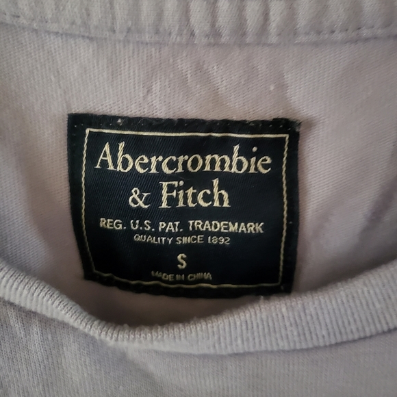 Men's Abercrombie & Fitch T-shirt. Size small. - Picture 4 of 5